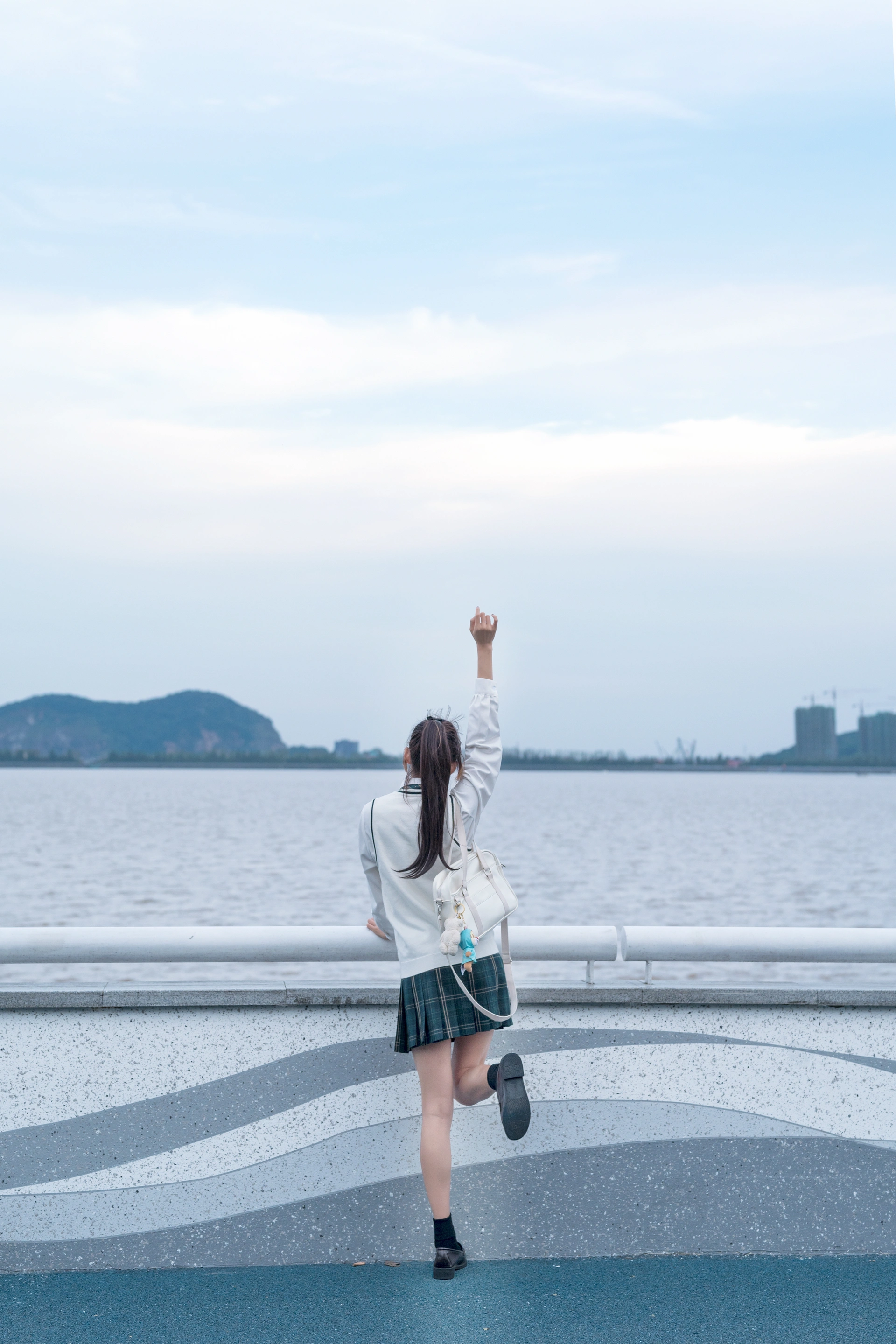 兔子Zzz不吃胡萝卜 - NO.77 青草味的河堤 2