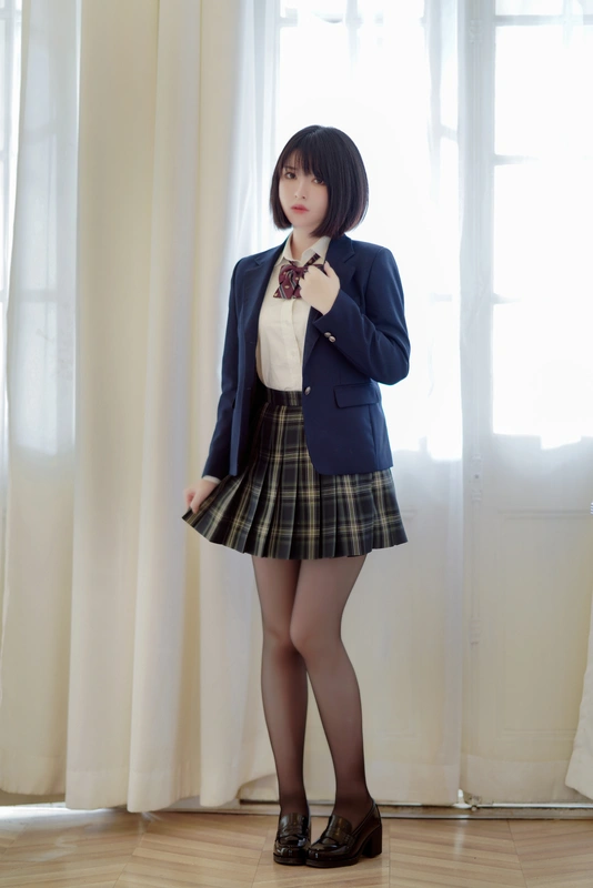 彼女の制服姿が好き - 半半子